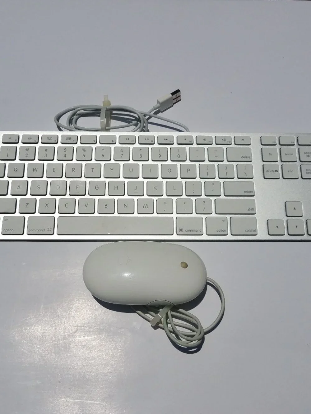 Apple White Aluminum USB Wired Keyboard A1243 and Apple wired Mouse A1152